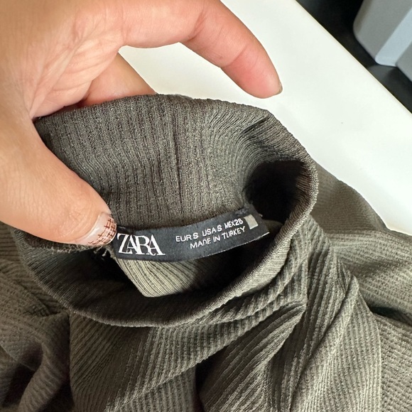 Zara Women’s Mock Neck Ribbed Side Ruching Midi Dress in Olive Sz S - Picture 3 of 11